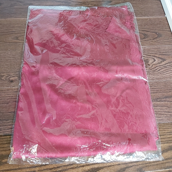 Rose Club Fashion Scarf - Picture 4 of 10